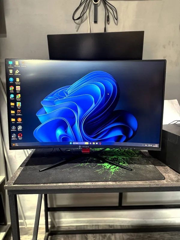32 lik monitor 165hz  sotakiz va olamiz 2