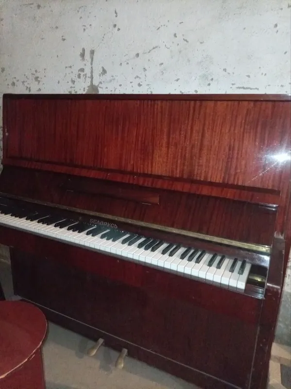 Pianino yangidek turibdi