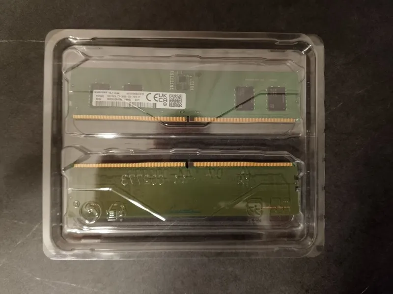 SAMSUNG DDR 5 16 (8x2)