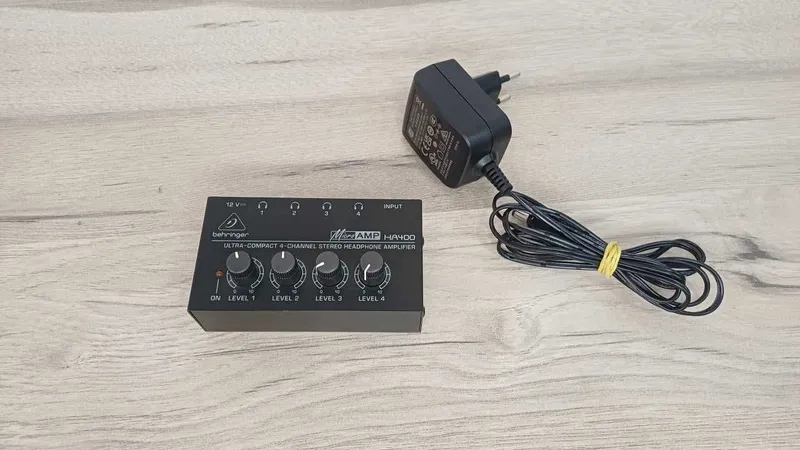 Behringer HA400 4-Channel Stereo Headphone Amplifier — фото 3