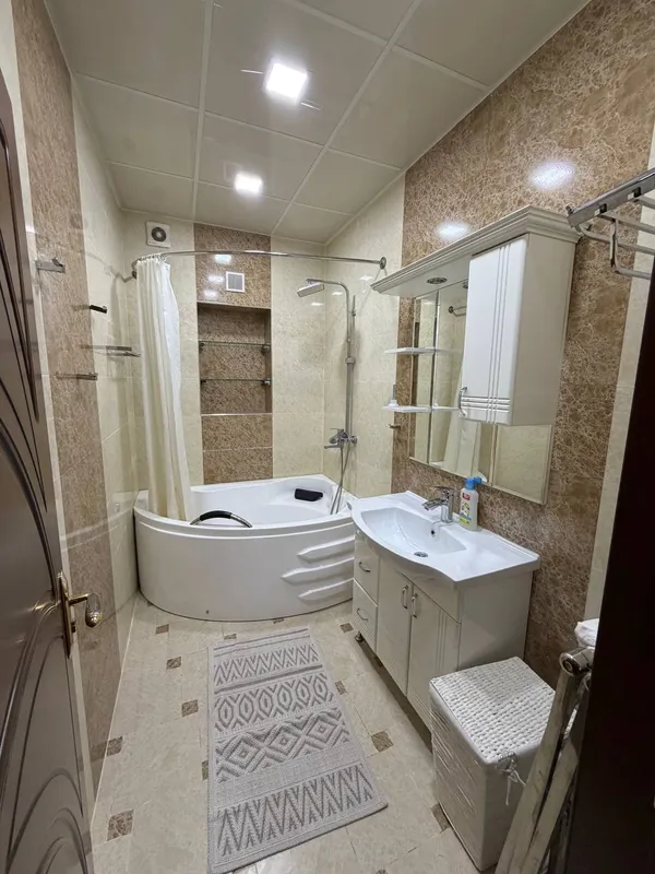 Продаётся 2-комнатная квартира с ремонтом, 77 м² 3 Продаётся 2-комнатная квартира с ремонтом, 77 м² 3