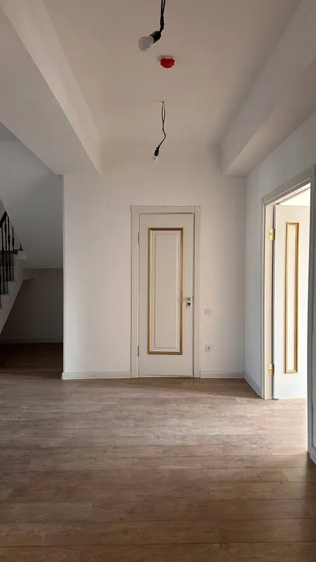 ПРОДАЁТСЯ квартира 5/7-8/8 в новостройке ЖК GREENWICH Мирабадский рн — фото 3