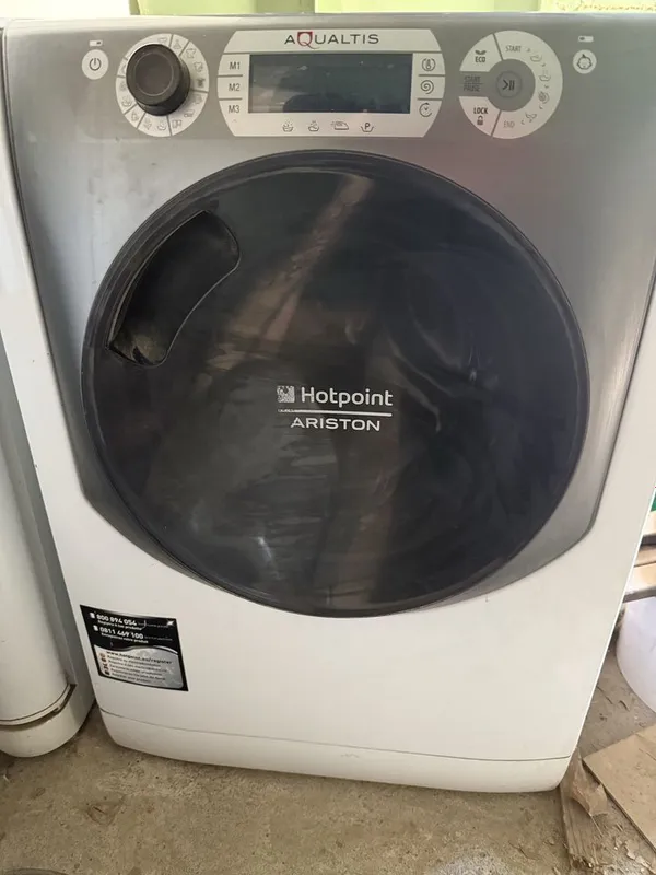 Продается стиральная машинка Hotpoint ARISTON AQUALTIS 11кг.Италия б/у
