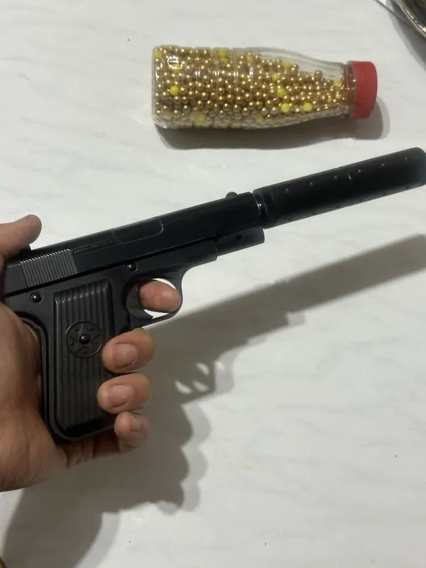 metal pistolet sotiladi