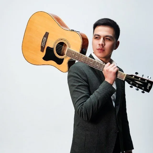 Jonli ijro Xizmati ( Gitarada)
