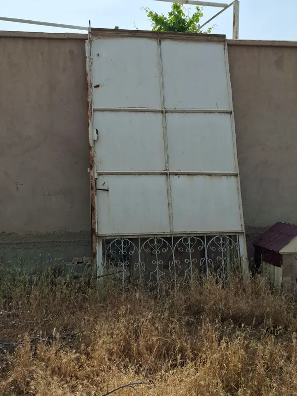 darvoza sotiladi 3/4 kalitkasi xam bor.