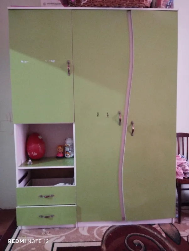 shkaf bolalar uchun 2 ga 1 yarim kattaligi