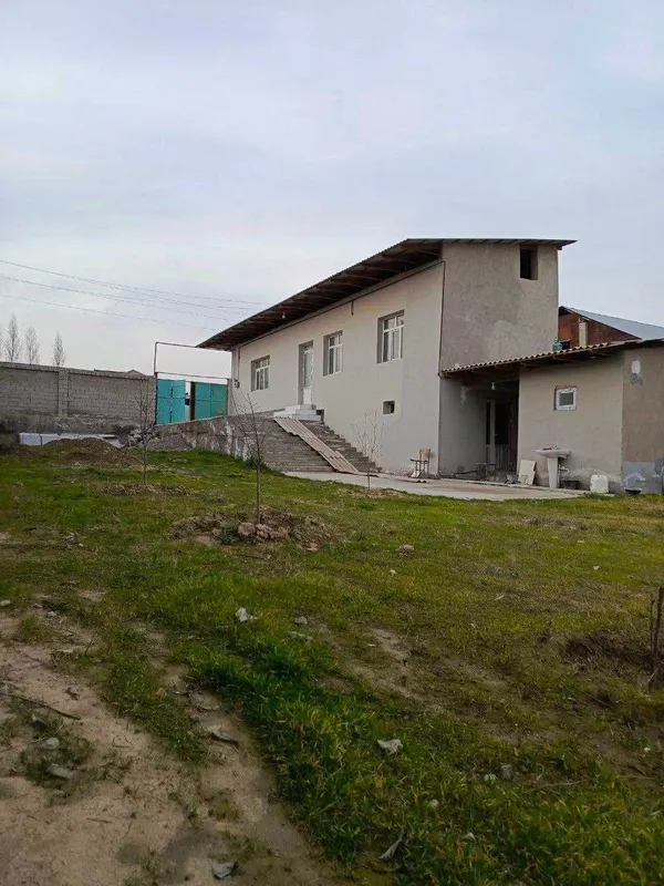 Hovli uy sotiladi