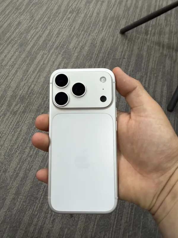 iPhone 17 pro silver sotiladi 7 iPhone 17 pro silver sotiladi 7