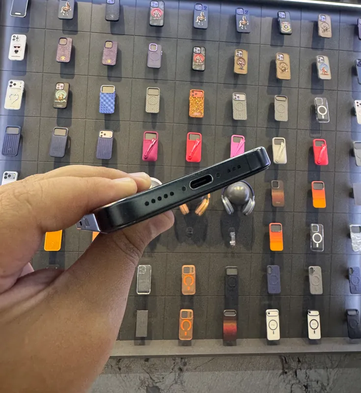 iPhone 16 pro 256Gb 4 iPhone 16 pro 256Gb 4