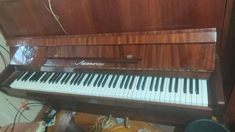 Продаётся пианино Ласточка 2