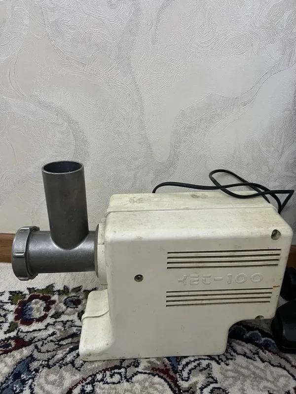 Продается электромясорубка