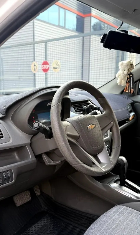 Chevrolet Cobalt sotiladi 6