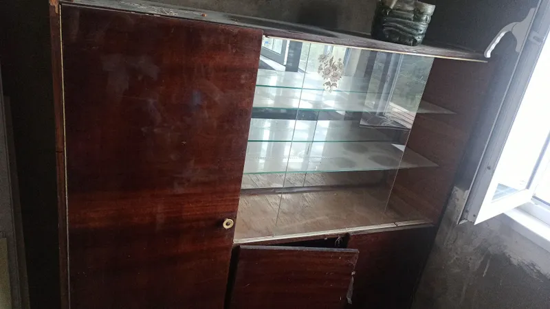 Холодильник, газ. плита, шв. машинка, сервант 2