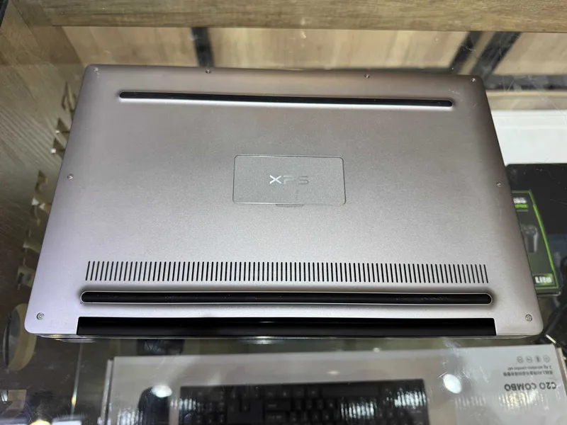 DELL XPS 13 sensorli 4K Intel Core i7-8550U 16 GB tezkor xotira 256 SSD 7 DELL XPS 13 sensorli 4K Intel Core i7-8550U 16 GB tezkor xotira 256 SSD 7