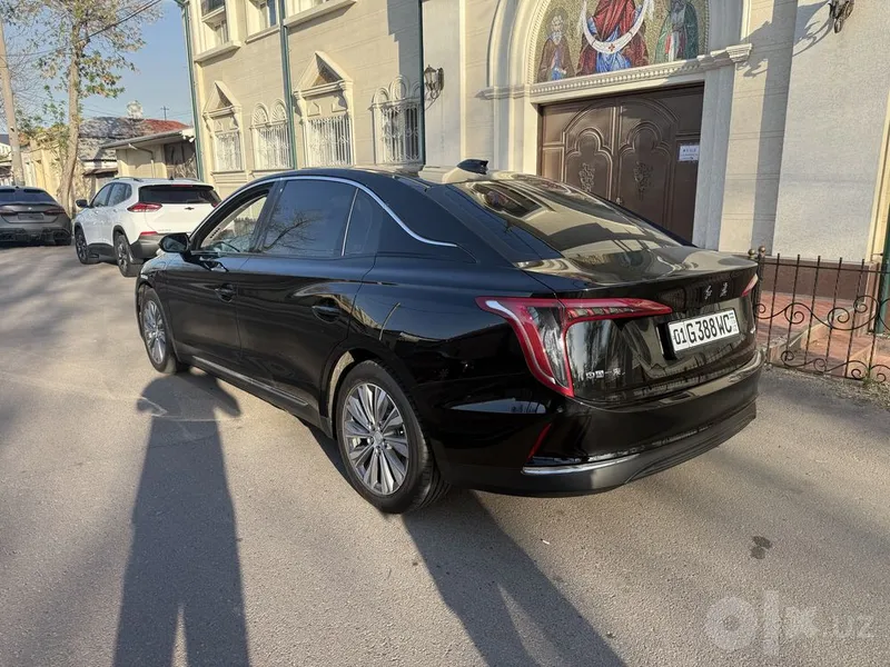 Hongqi eqm 5-500 км в аренду с выкупом 4 Hongqi eqm 5-500 км в аренду с выкупом 4