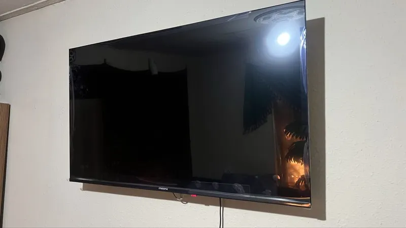Телевизор MOONX новый 43 smart FHD tv full комплект — фото 1