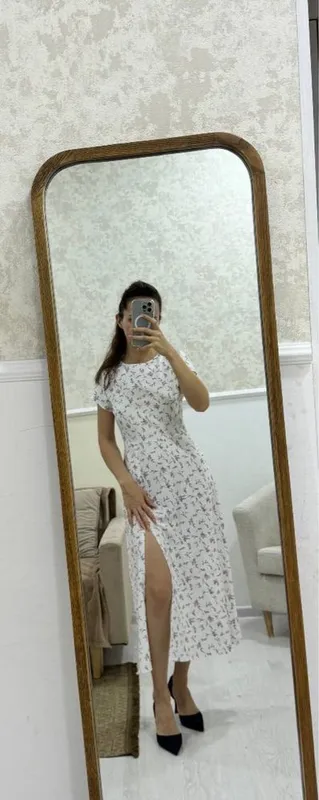 Платье длинное с разрезом сбоку