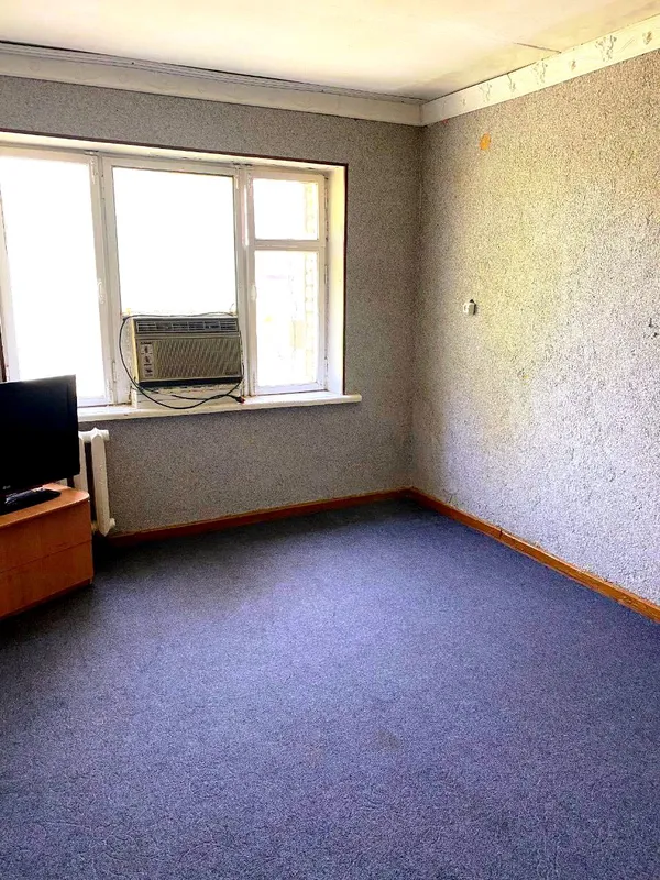 Дёшево продам 1/4/5; ул Мукимий, спорттовары 2
