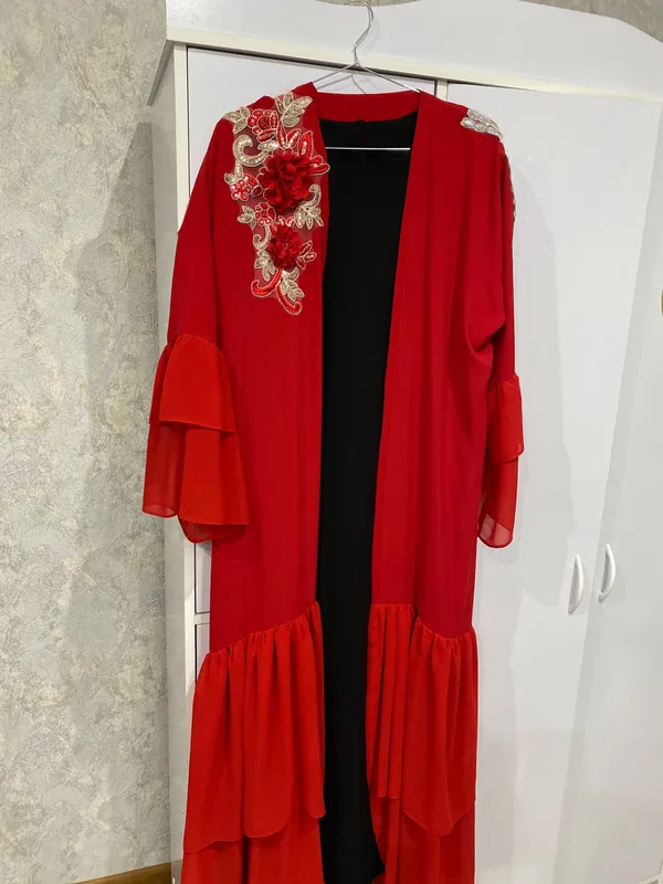 Vecherniy abaya sotiladi