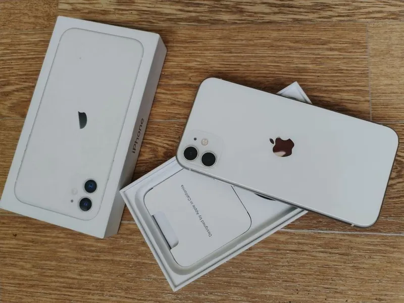 iPhone 11 128/4 ideal