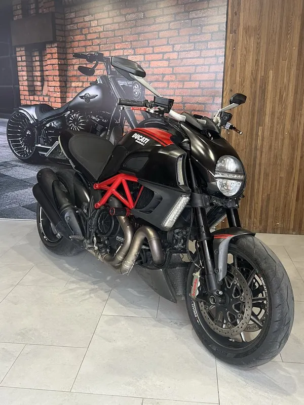 Ducati Diavel 2011 — фото 1