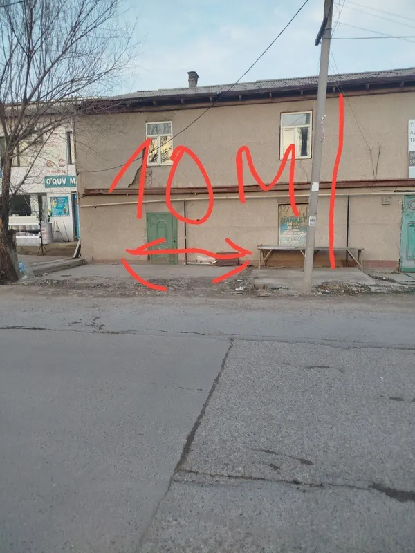 Бизнес қилиш учун қибрай сентрида икки қаватли бино фасад ўн метр