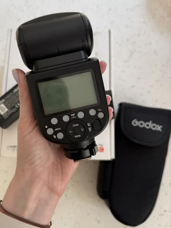 Вспышка Godox V1 Pro C 5