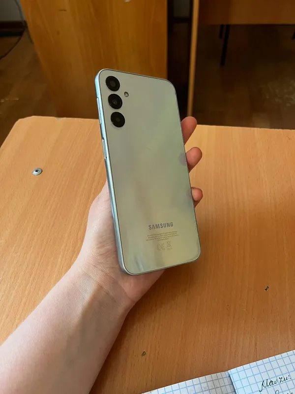 Samsung A24 Xotirasi: 128 GB  Xolati A'lo darajada