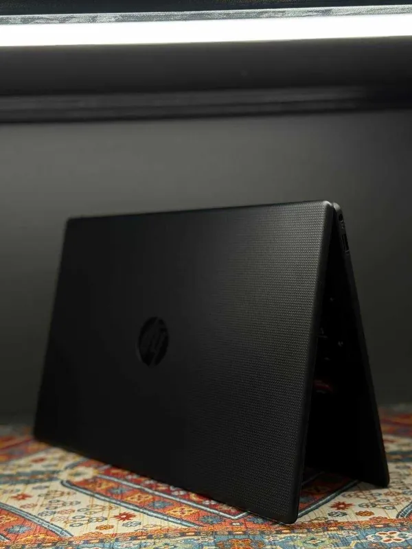 HP R5-7430U / D4-8G / 256G / 15.6" 300nits / 1.59Kg