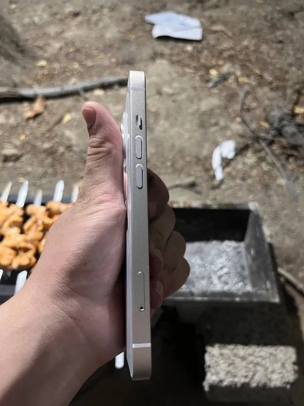 iPhone 13 6