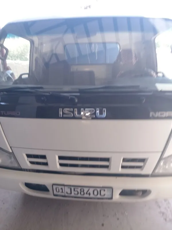 Isuzu sotiladi srochni 2 Isuzu sotiladi srochni 2