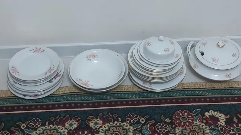 столовая сервиз и тарелки