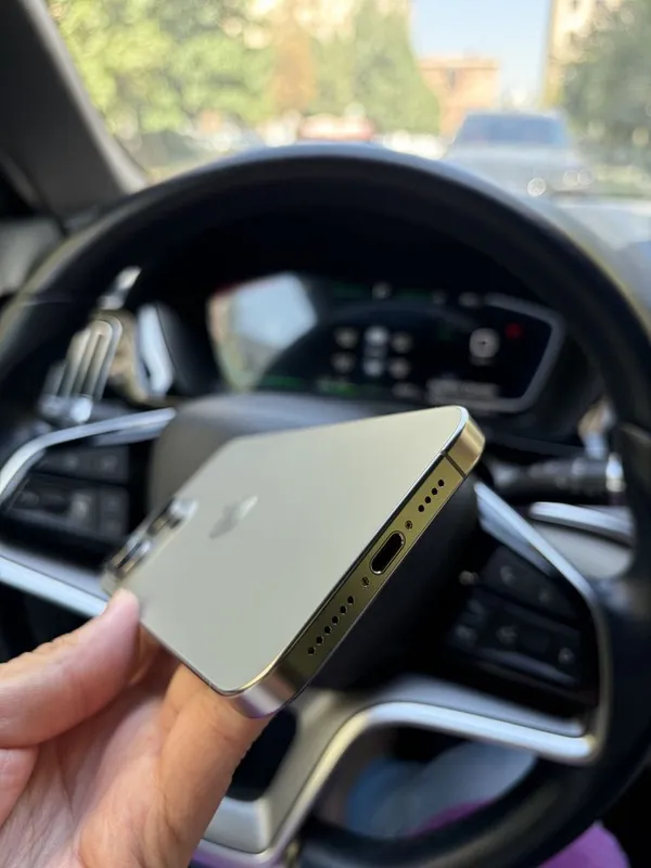Iphone 15 Pro MAX 6