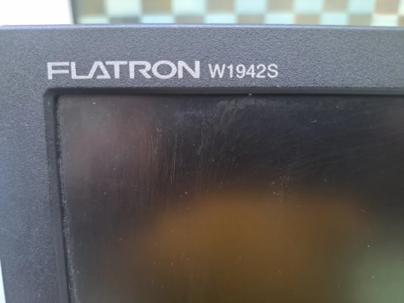 LG Flatron monitori ideal holatda sotiladi 4