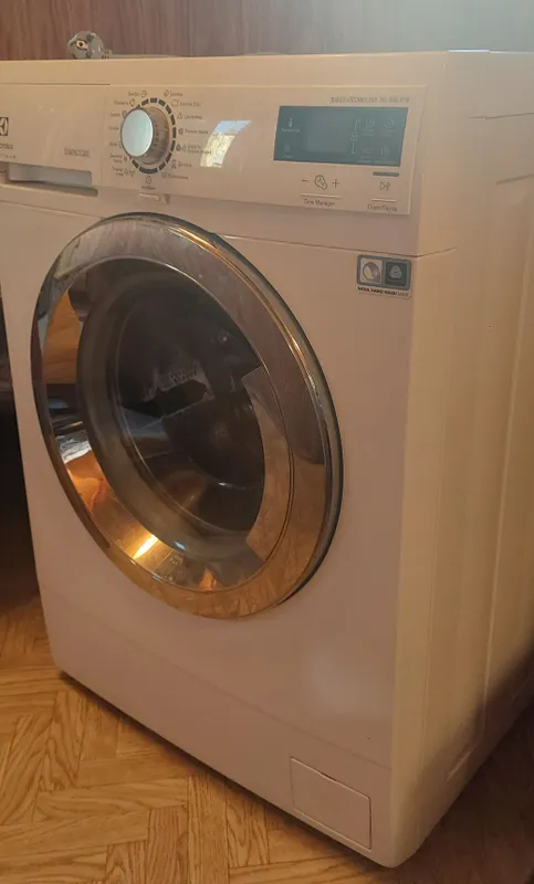 Продаю стиральную машину Electrolux 5