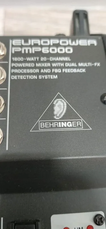 Активный микшер пульт Behringer 4