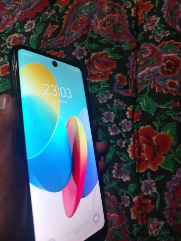 bu telefon ekrani singan 4
