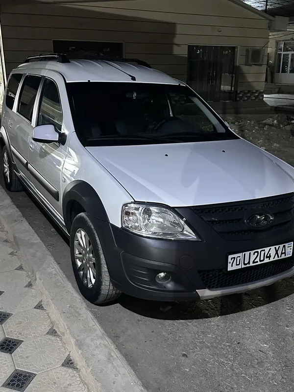 Lada largus cross