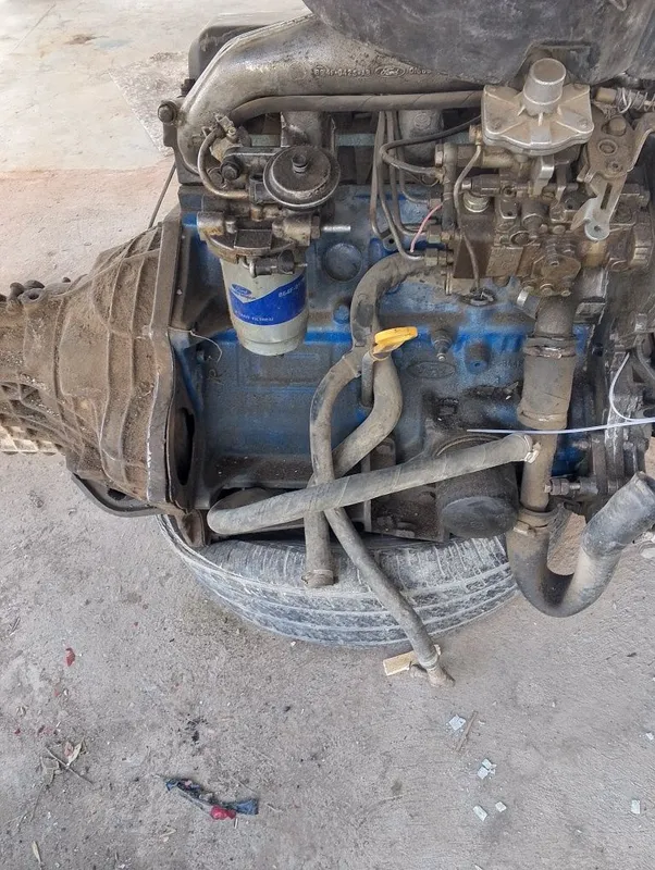 Ford motor yurib turgan