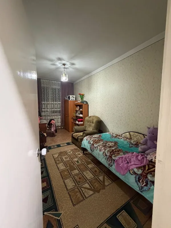 продам чиланзар 2.  трёх комнатная