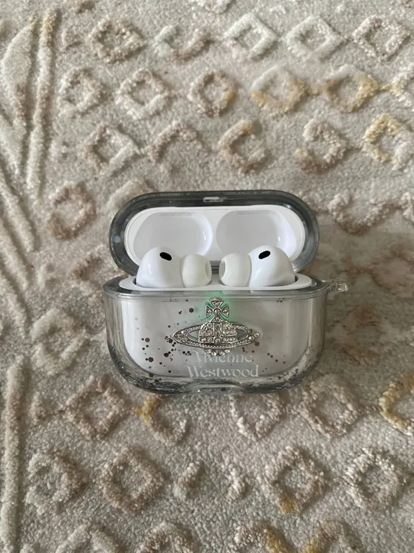 Чехол Vivienne Westwood на Airpods pro3 1