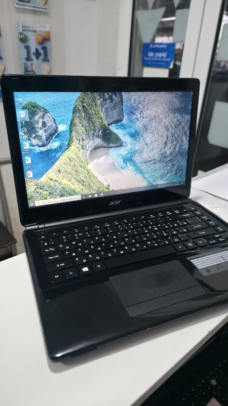 Acer Aspire E1-410 notebook.