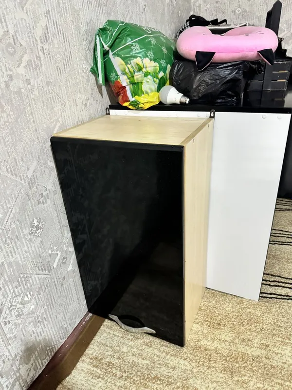 Шкафчик подвесной