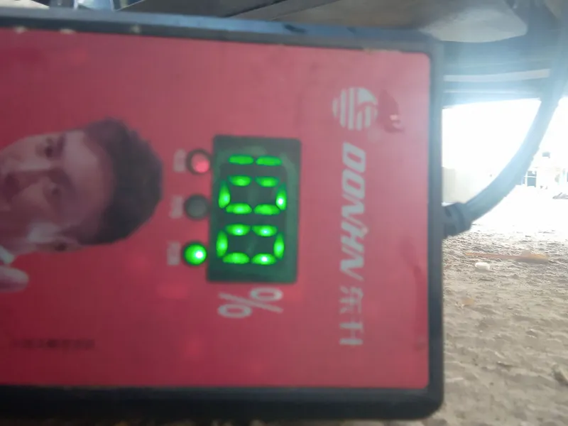 sotiladi skuter zaryadnik 72 volt