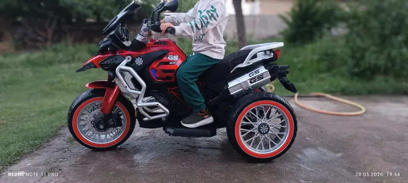 Bolalar uchun mototsikl kalitda o't oladi — фото 4