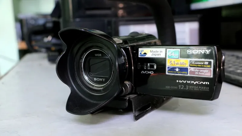 SONY HDR-CX560 — Kompakt va Kuchli Videokamera! — фото 1