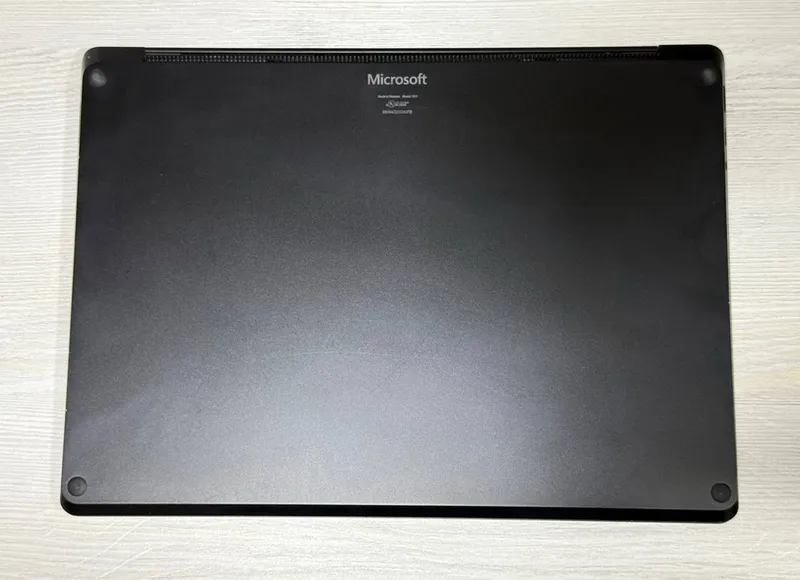 Surface Laptop 4 13.5” 2K Core i5-1145G7 16/512GB 4 Surface Laptop 4 13.5” 2K Core i5-1145G7 16/512GB 4