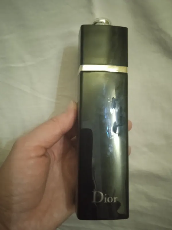 Christian Dior продается