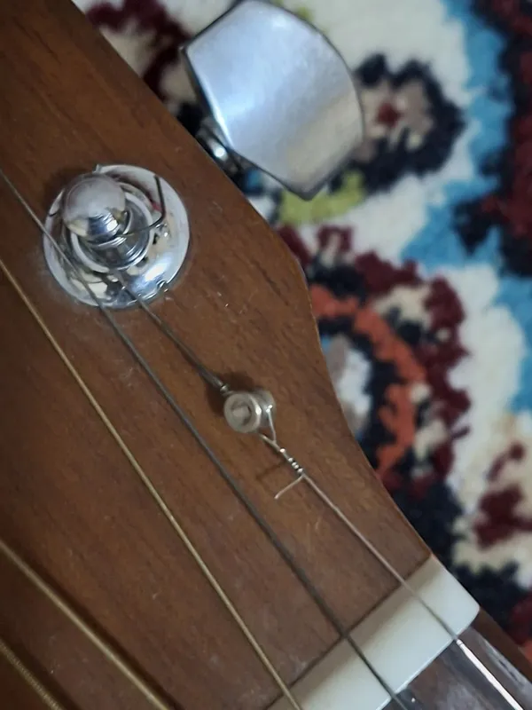 Gitara F310 holati zoʻr 2 Gitara F310 holati zoʻr 2